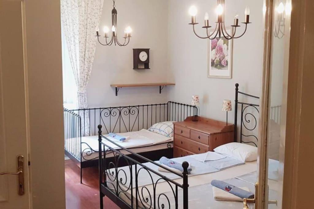 Lavender J.M. Apartment Pula Luaran gambar